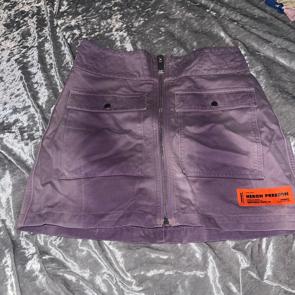 Brand news runs small don’t have any stretch size L